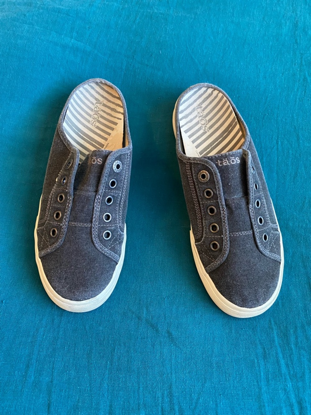 Taos Footwear EZ Soul Charcoal Slip-On Canvas Sneakers—Women’s 9.5, RUNS SMALL